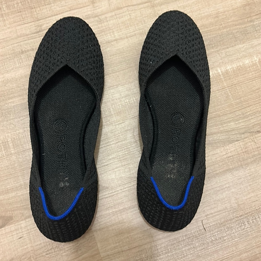 Black Rothy’s Flats